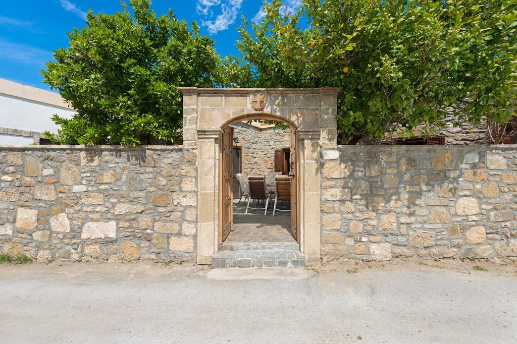 Villa Claudia In Lartos Exterior photo